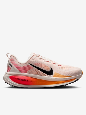 Vomero 18 Womens running in a golf course area shoes Springy ride