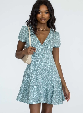 Flattering bodycon dress Classic Flow The Sting Mini Dress Green Leopard