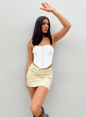 Tianna Cream Denim Mini Skirt Mid Rise Contoured Waist Travel Friendly
