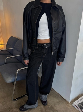 Brunch Outfit Summer Vibes Versatile Top Model Low Rise Straight Leg Cuffed Jean Dark Denim
