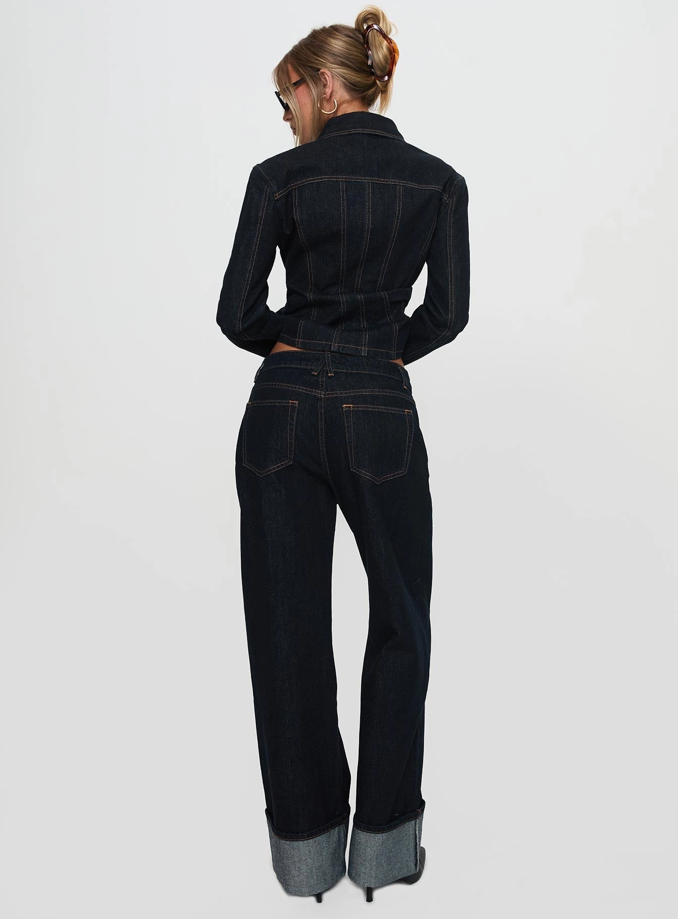 Athlete Fit Holiday Vibes Top Model Low Rise Straight Leg Cuffed Jean Dark Denim