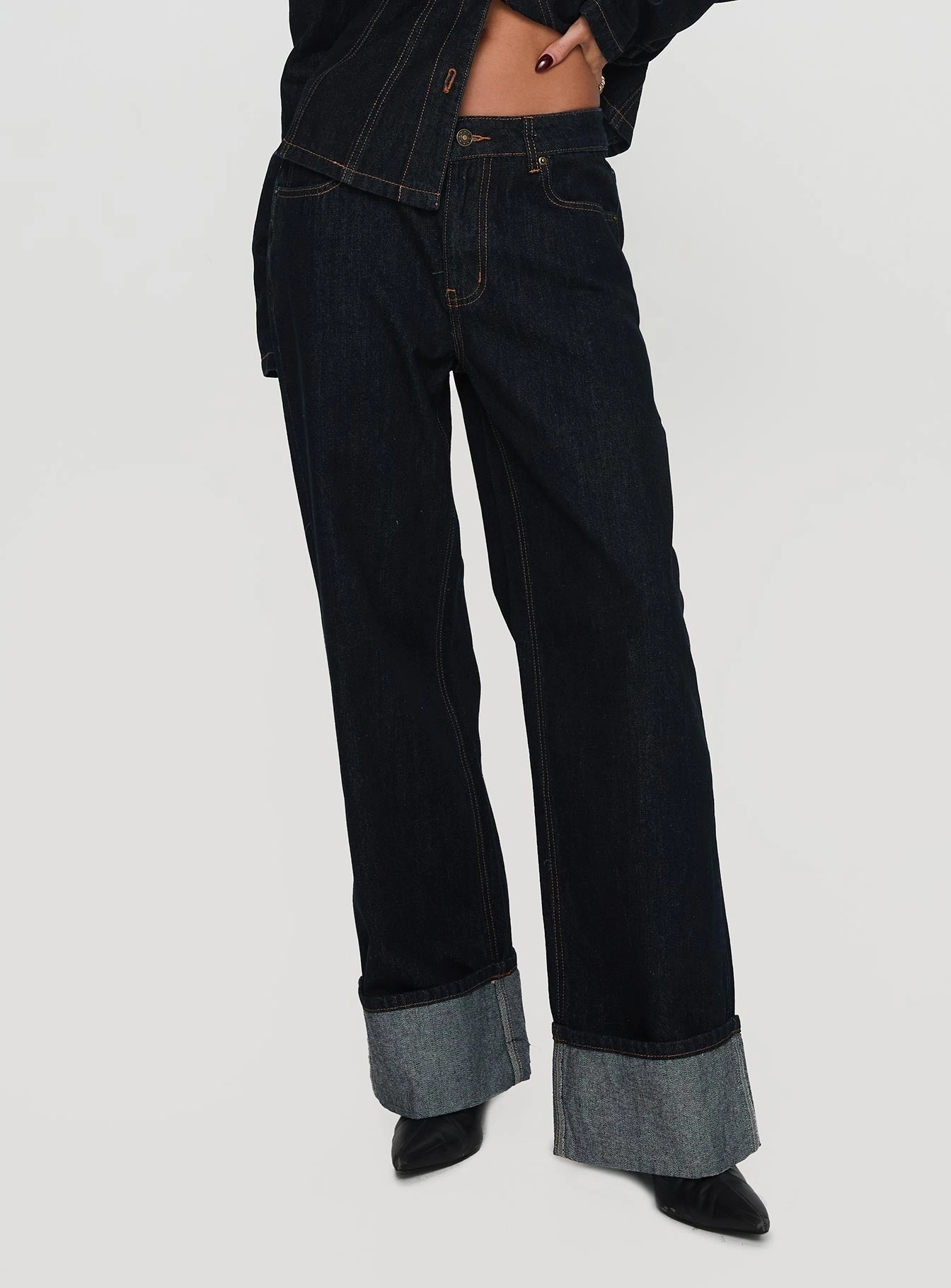 Daily Fit Top Model Low Rise Straight Leg Cuffed Jean Dark Denim