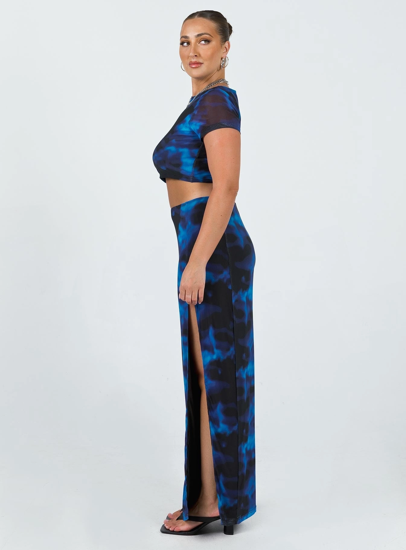 Soft Texture Editorial Look Rosie Mesh Set Blue Multi