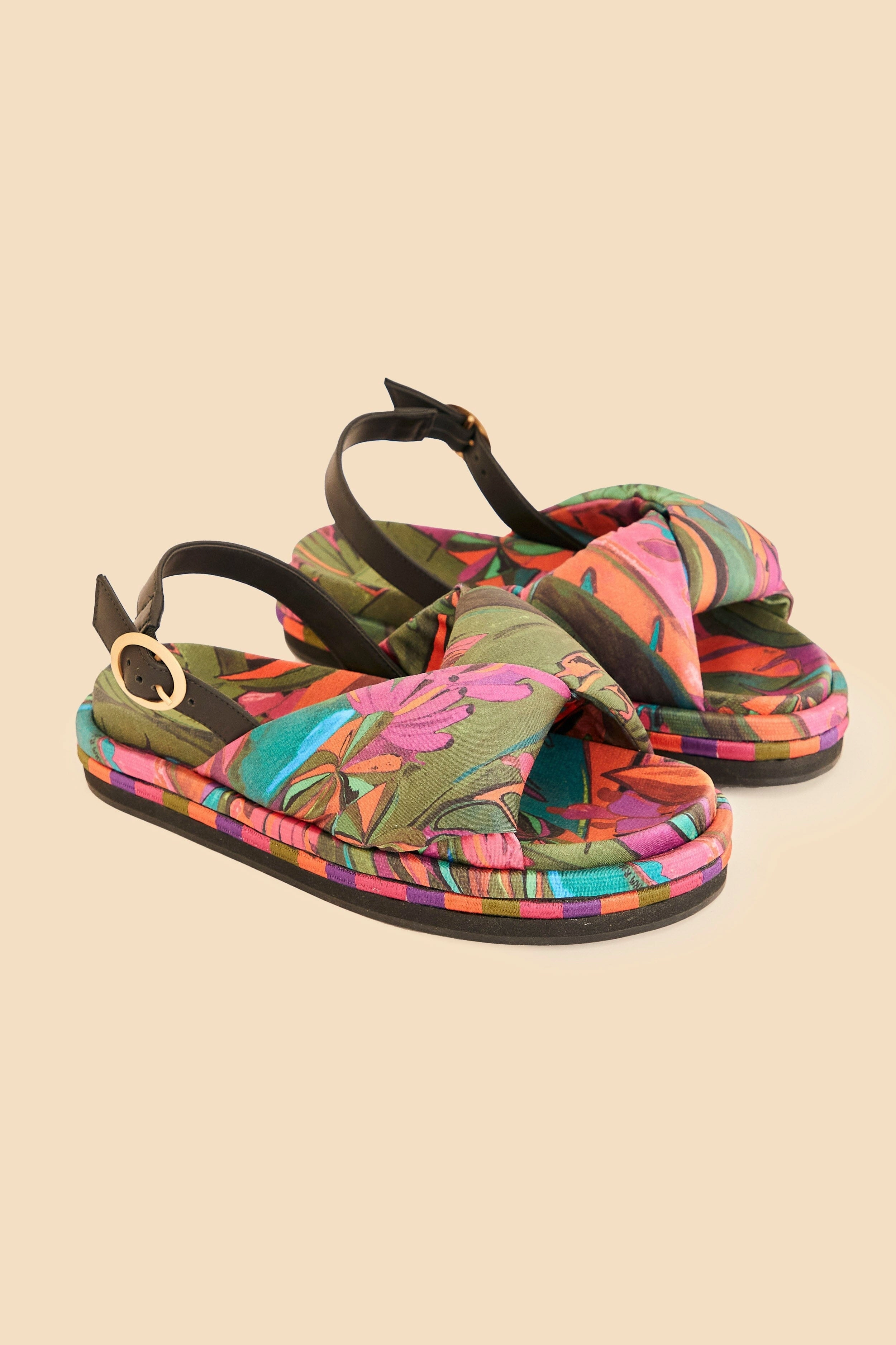 Ergonomic Toe Post Design Banana Leaves Puffy Flat Sandal