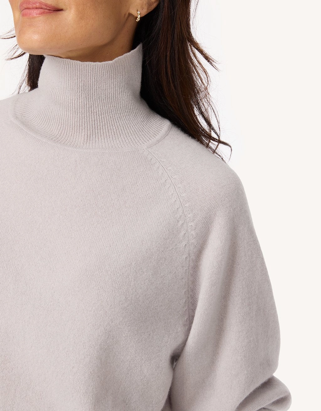 Unsubscribed Everyday-Weight Cashmere Raglan Turtleneck Minimalist Look Lightweight Comfort
