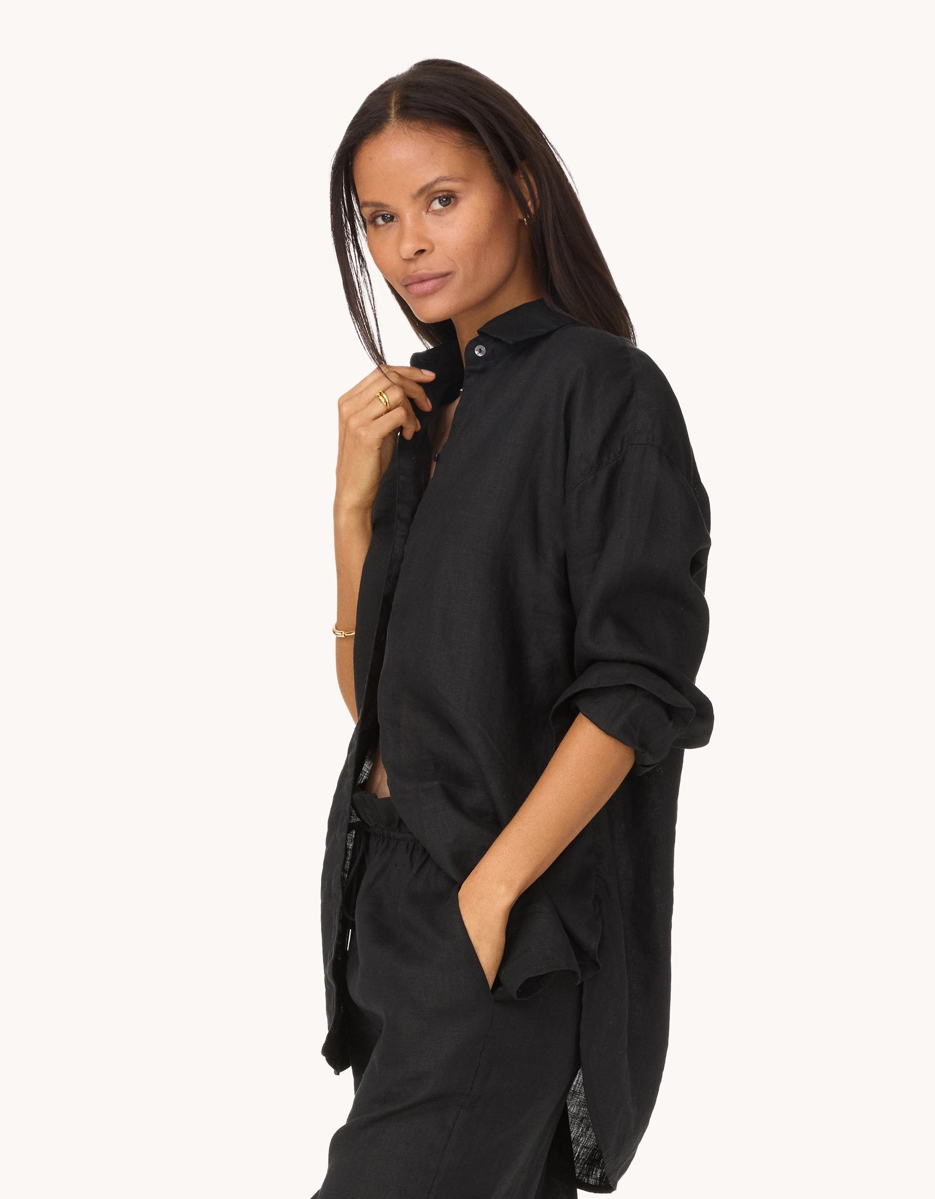 High-End Look First Date unsubscribed linen button down