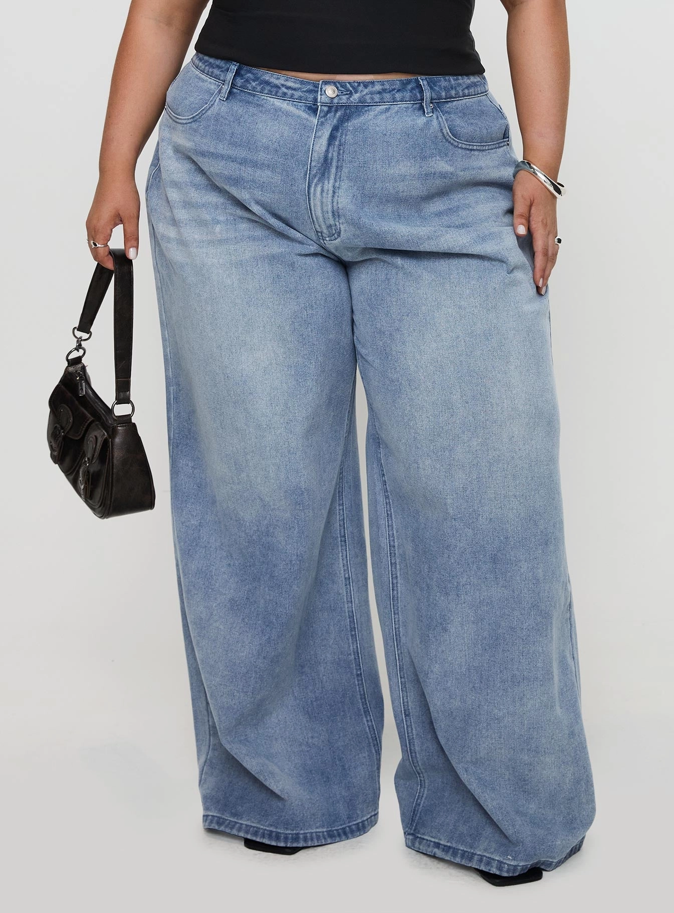 Minimalist Traveler Gear Bold Look Daily Function Naylor Mid Rise Wide Leg Jeans Light Wash Denim Curve