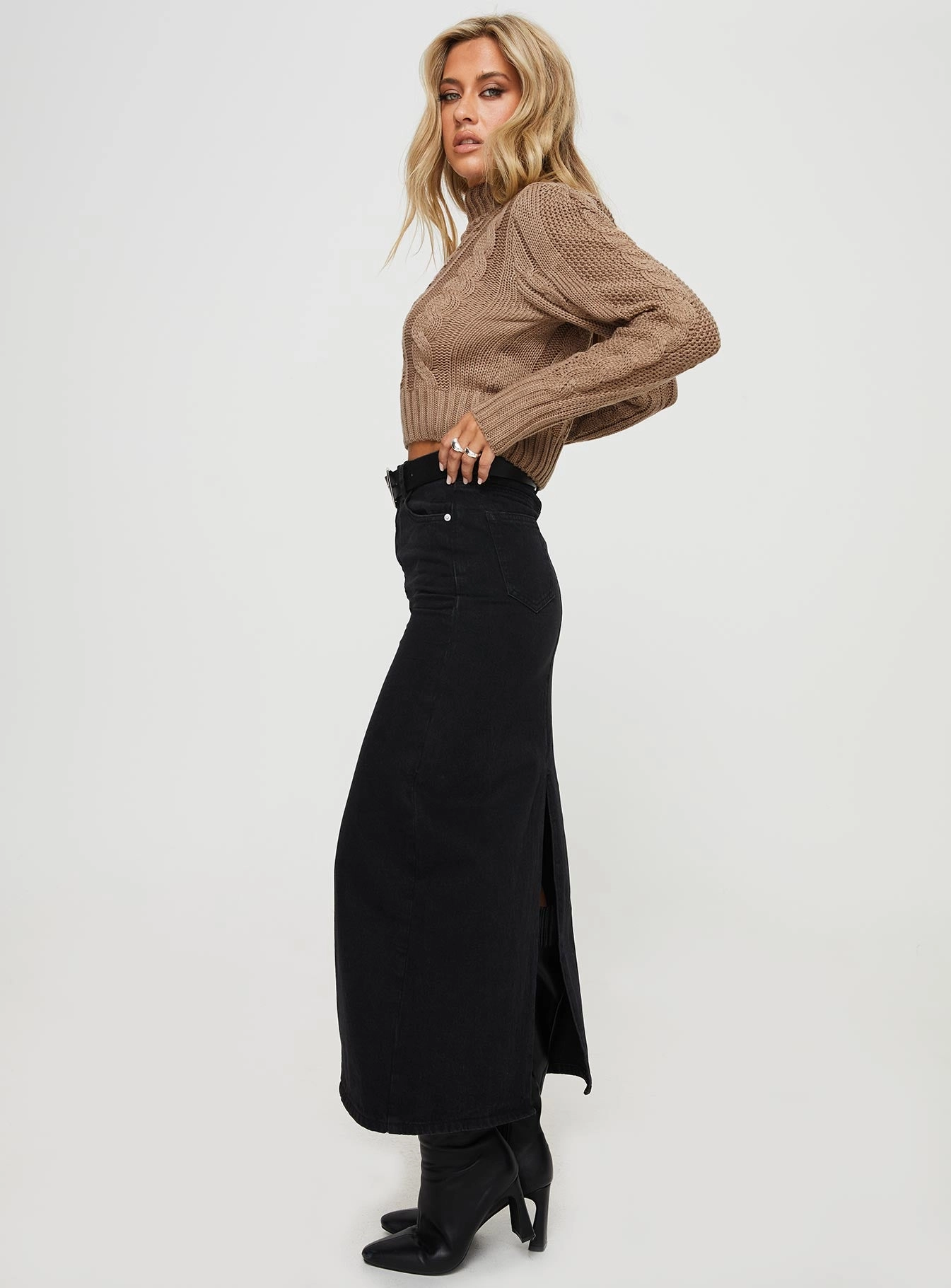 Design innovation Outfit Game Whessler Split Back Denim Midi Skirt Black