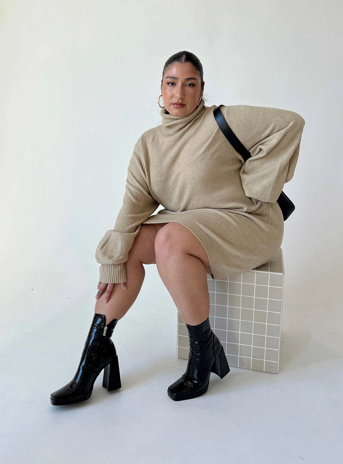 Zahara Mini Dress Beige Curve Special-Edition Urban Favorite