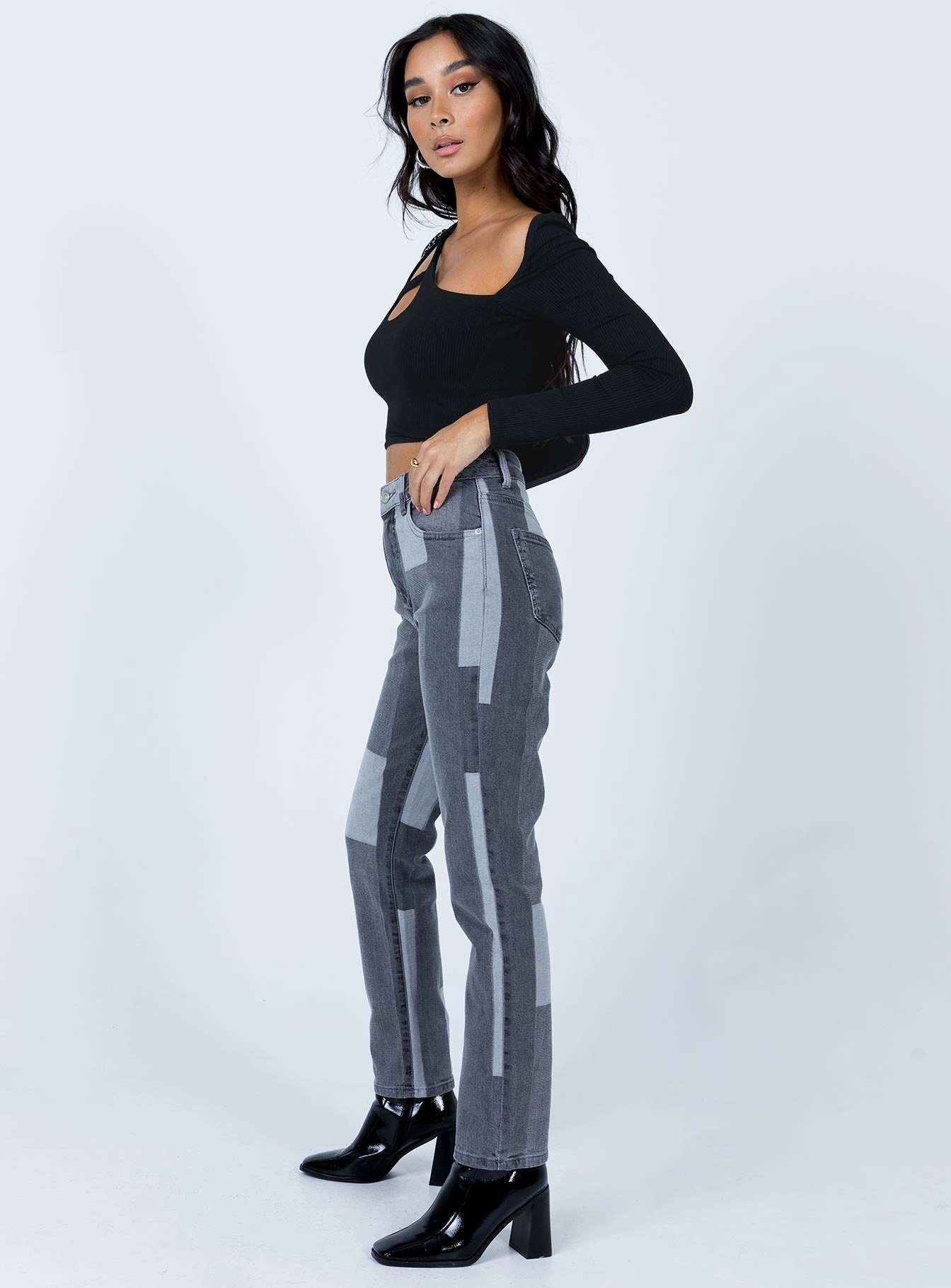 Zahra Denim Jeans Black Outfit Routine Minimalist Pocket Layout