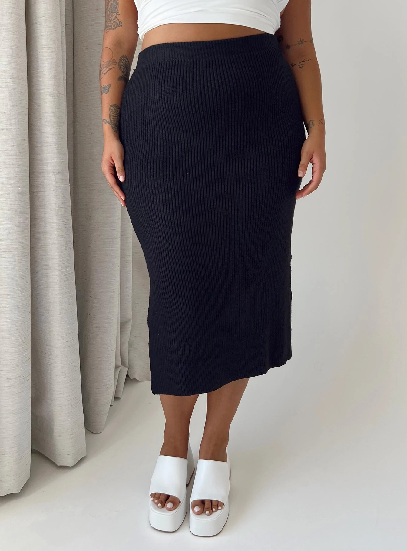 Timeless Piece Fashion Mood Zanna Midi Skirt Black Curve