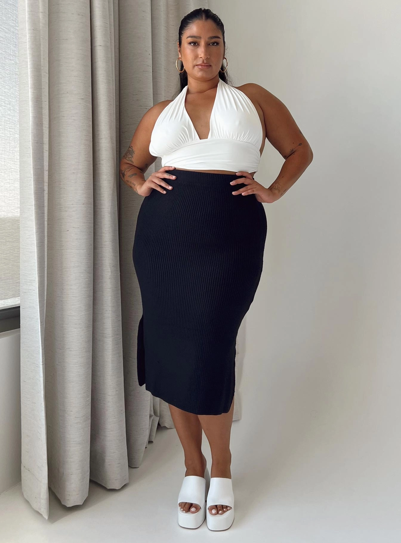 Zanna Midi Skirt Black Curve Elegant Look